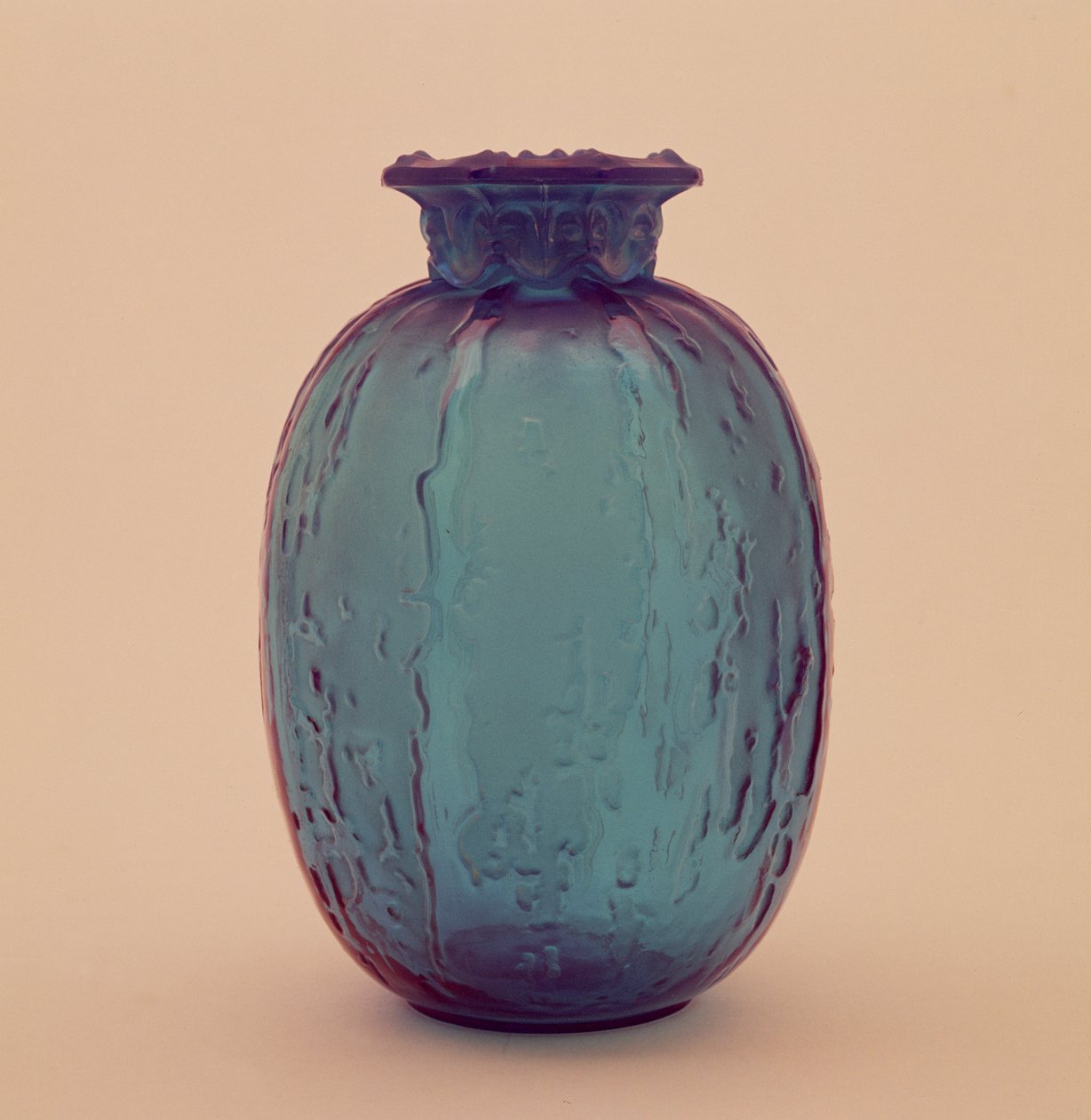 Dekket vase med sateng finish, ca. 1902 (glass) av Rene Jules Lalique