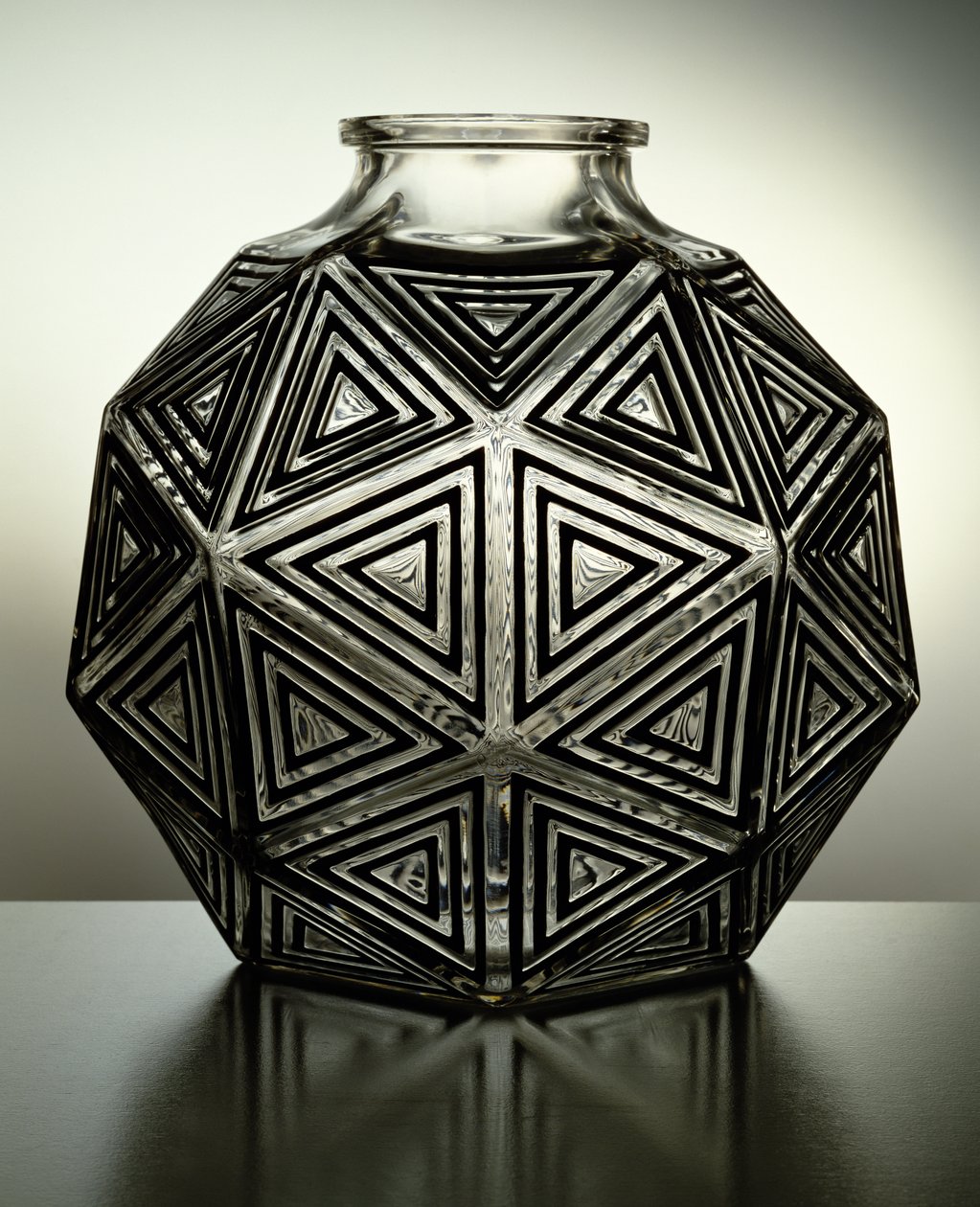 Nanking Vase, 1925 (klar og svart emalje på glass) av Rene Jules Lalique