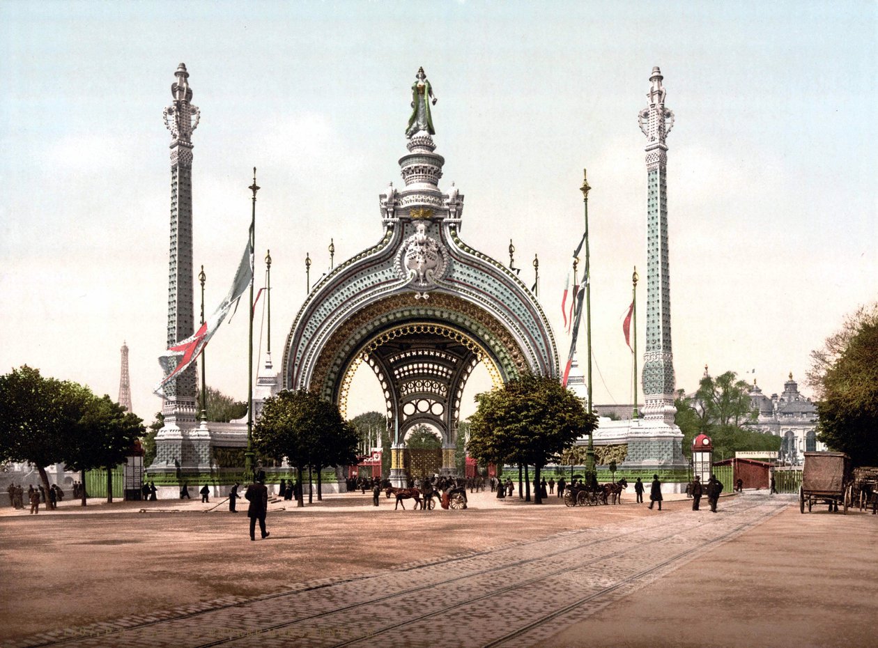 Grand Entree av 1900 universelle utstillingen i Paris av Rene Binet. av Rene Binet