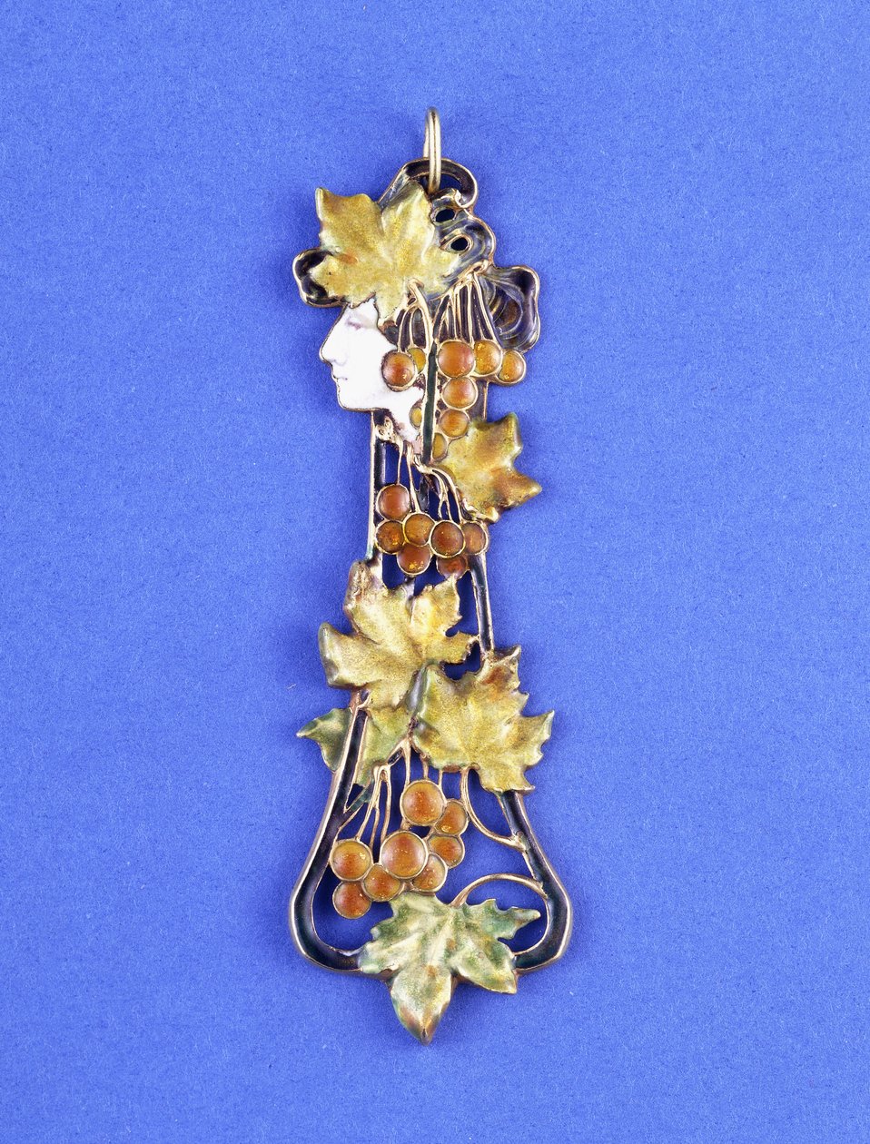 Et Lalique-anheng, formet som jomfruhode i jugendstil, ca. 1900 (metall, emalje) av Rene Jules Lalique