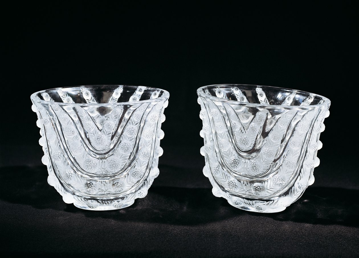 Glassvaser, ca 1930, av Rene Lalique (1860-1945), produsert av Rene Lalique et Cie Alsace Glassworks. Frankrike, 1900-tallet. av Rene Jules Lalique