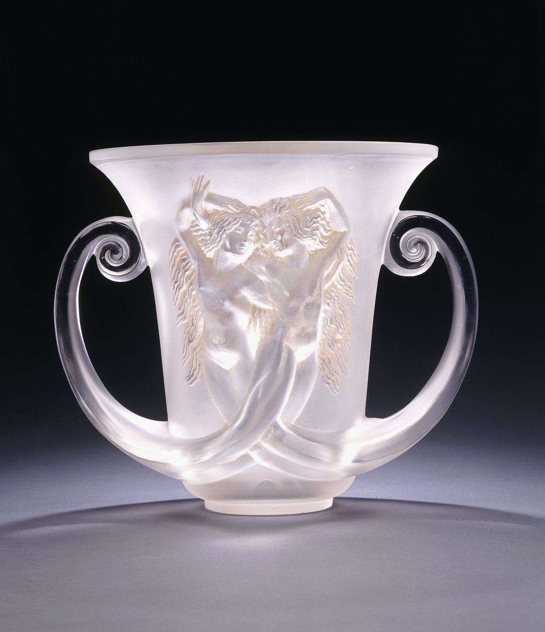 Nadica; en svært sjelden vase av støpt glass som viser to havfruer, ca. 1930-tallet (glass) av Rene Jules Lalique