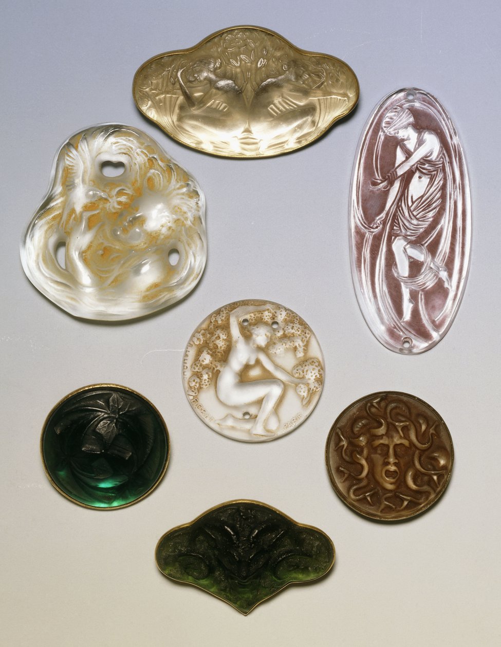 Diverse glasssøljer, segl og anheng av Rene Jules Lalique