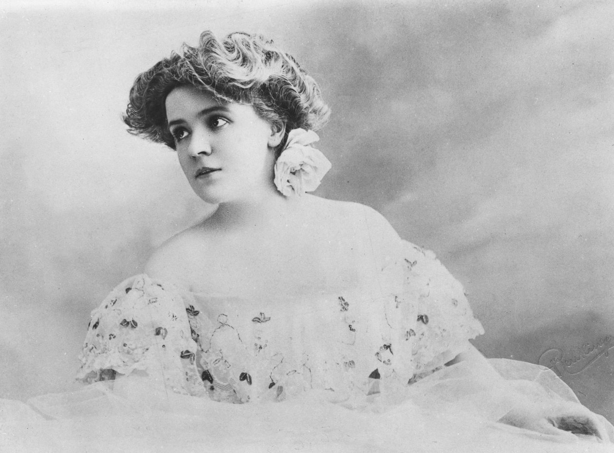 Portrett av Germaine Gallois av Reutlinger Studio