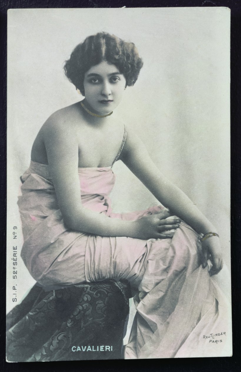 Postkort som viser danseren og sangeren Lina Cavalieri (f.1874) (farget foto) av Reutlinger Studio