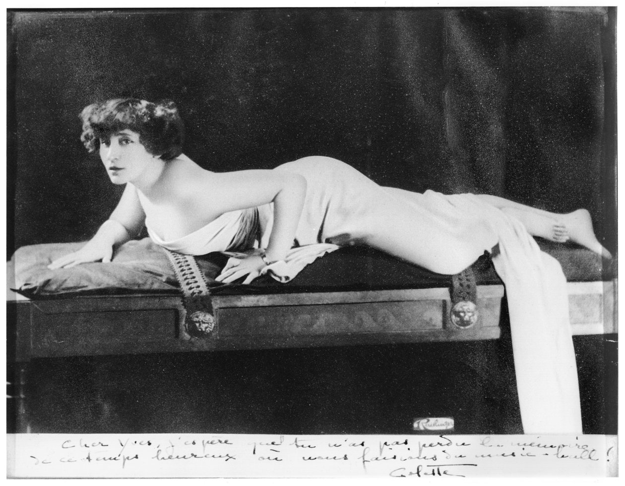 Colette (1873-1954) poserer, 1909 (se også 215403) av Reutlinger Studio