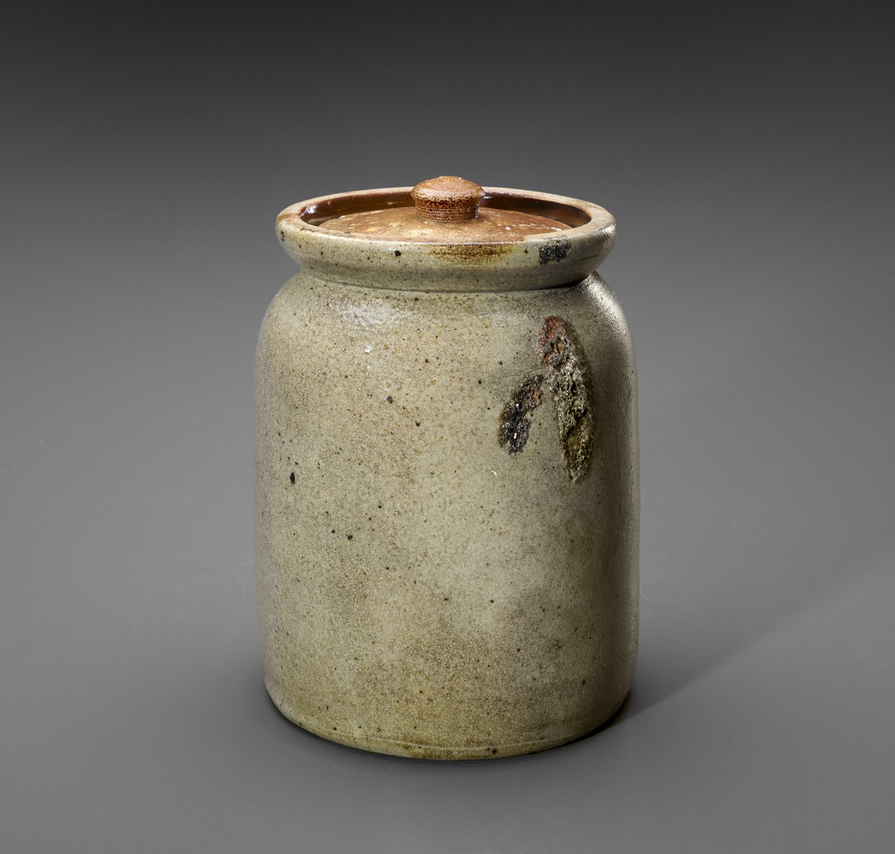 Jar, c. 1920-1935 (saltglasert steintøy) av Rhonesboro Pottery Company (attr.to)