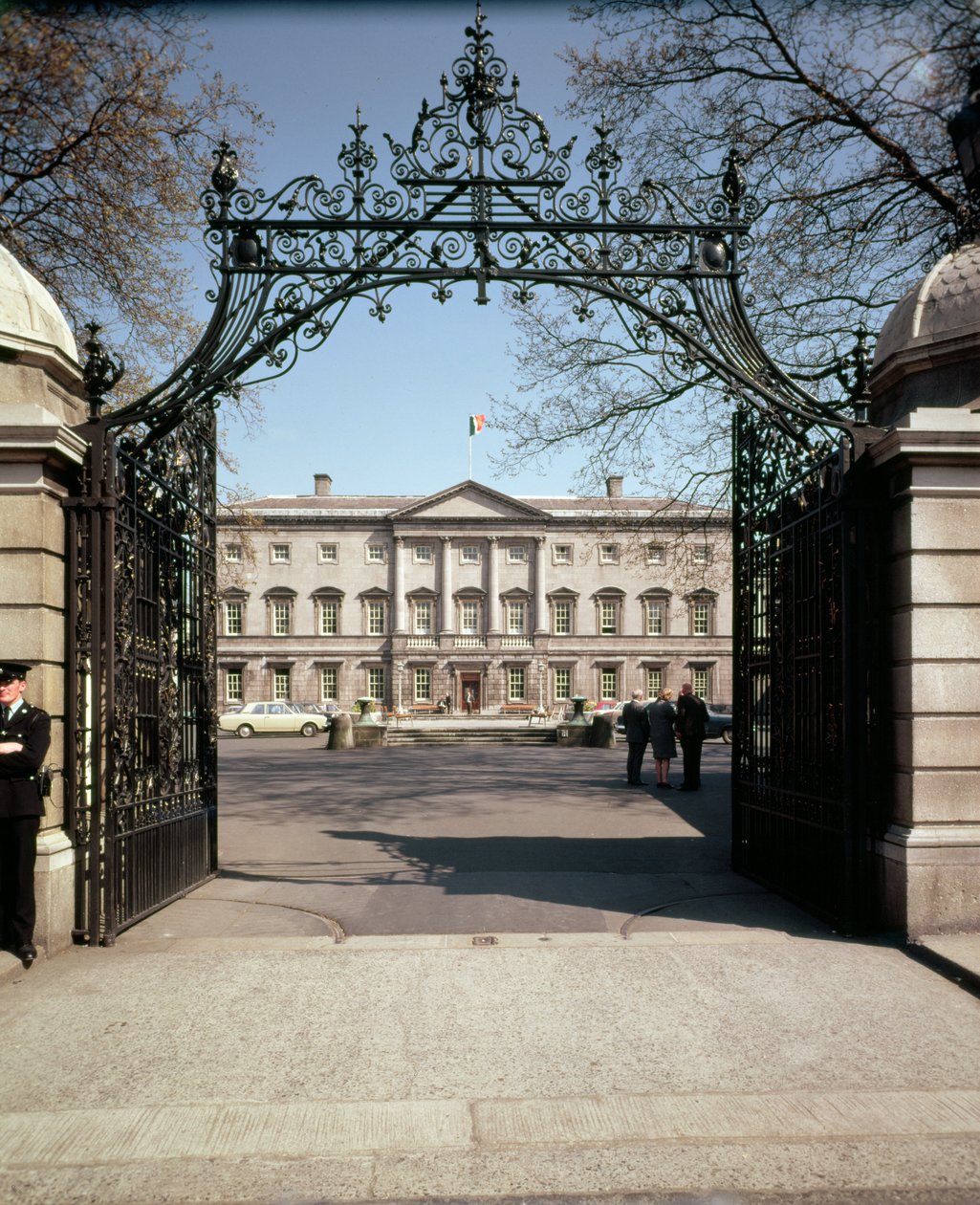 Utvendig utsikt fra porten, bygget 1745-47 av Richard Castle