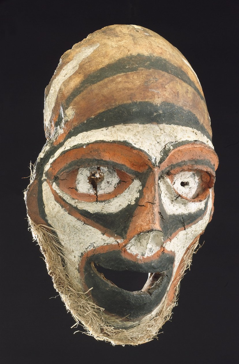 Maske laget av en menneskeskalle, New Britain, Papua New Guinea av John Pardon