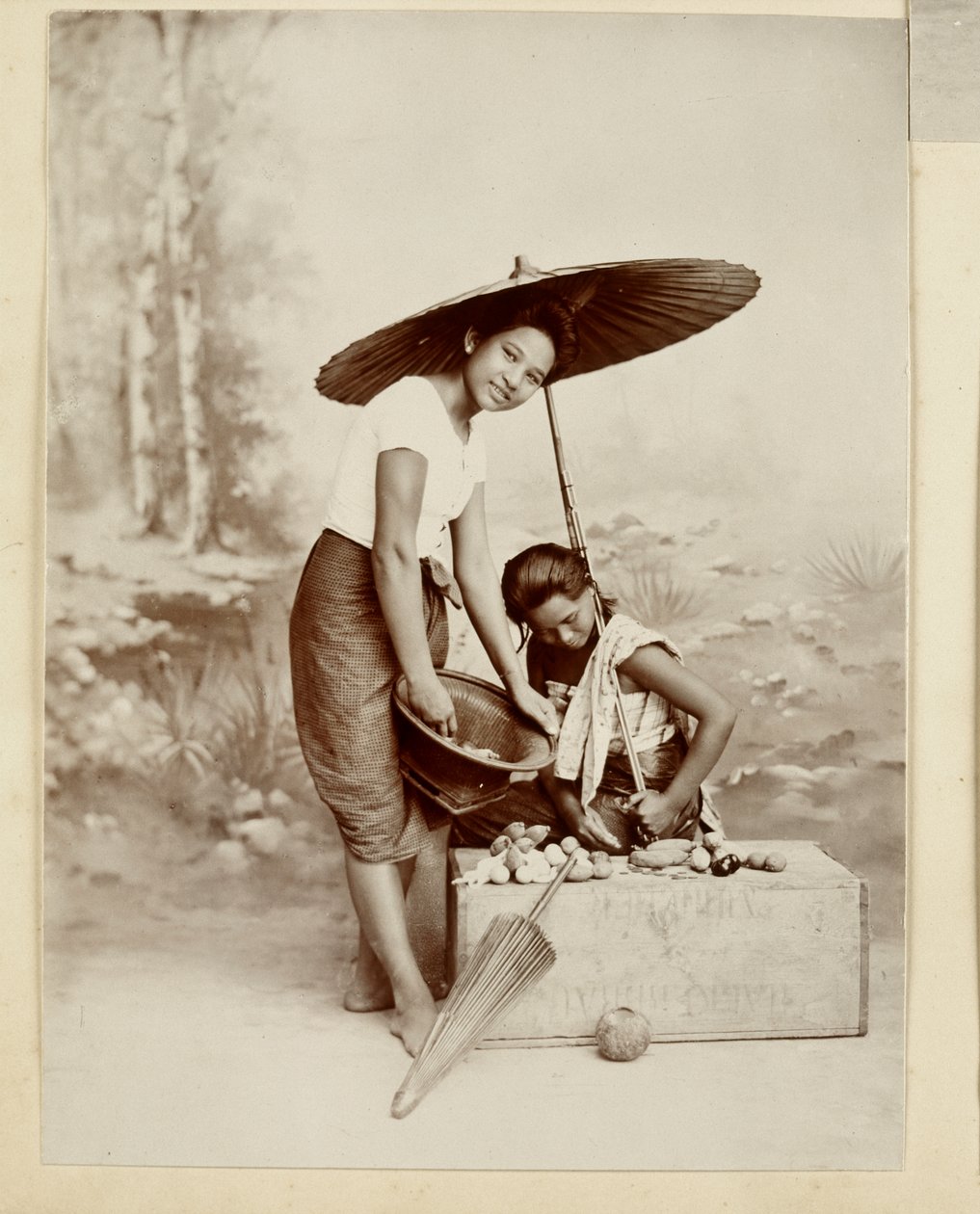 Jente som holder en parasoll, 1890 av Robert Lenz