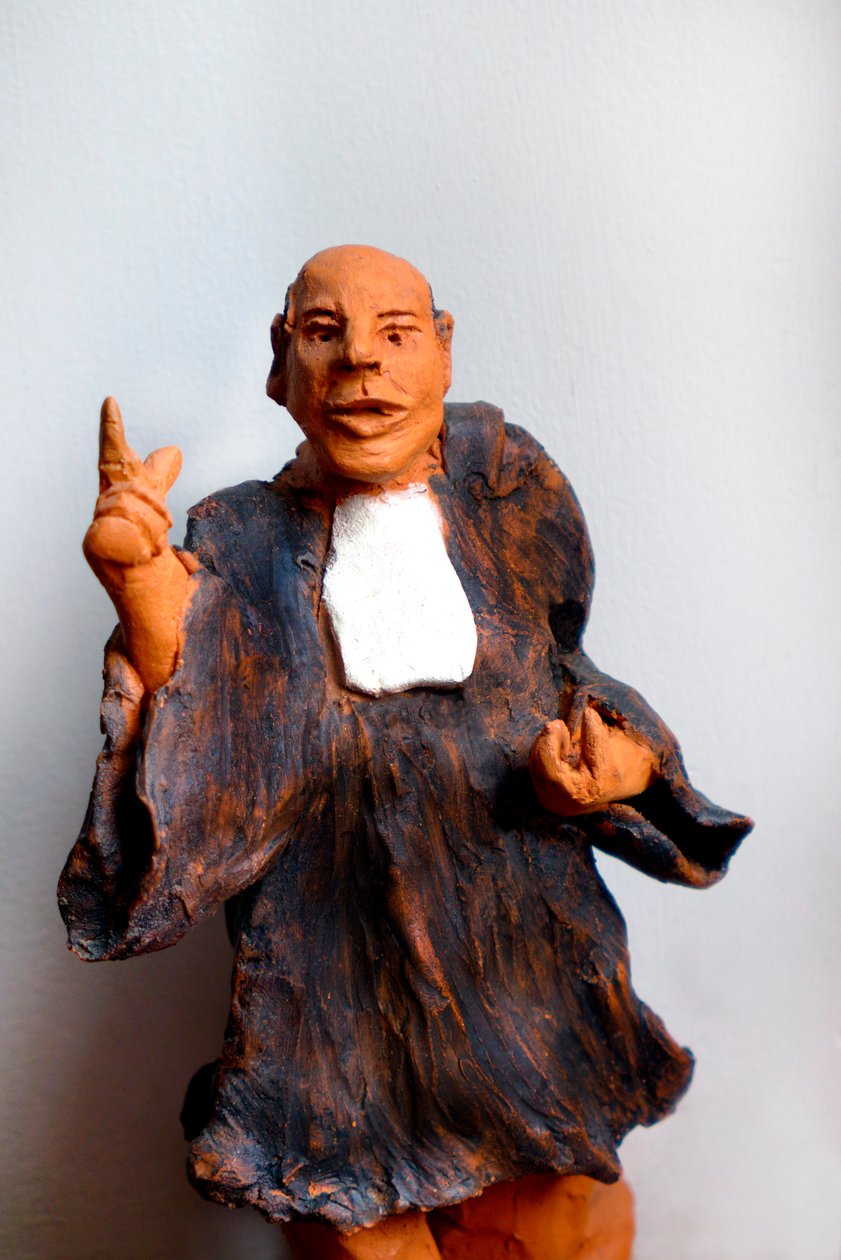 Advokat i kjole, bønn, 1900-tallet (skulptur) av Robert Bousquet