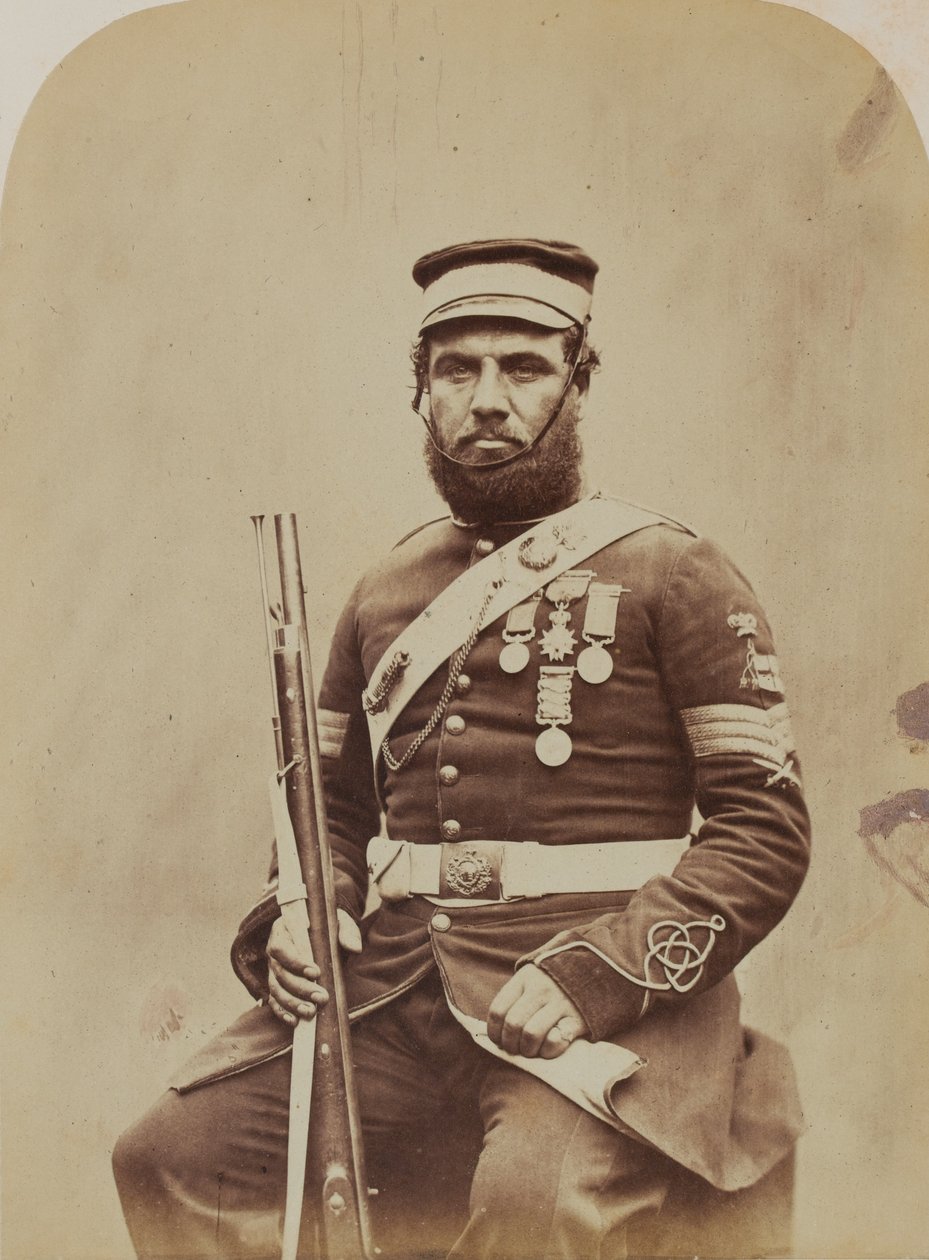 Fargesersjant J. Stanton, Royal Sappers and Miners, 1856 (sepia-bilde) av Robert Howlett