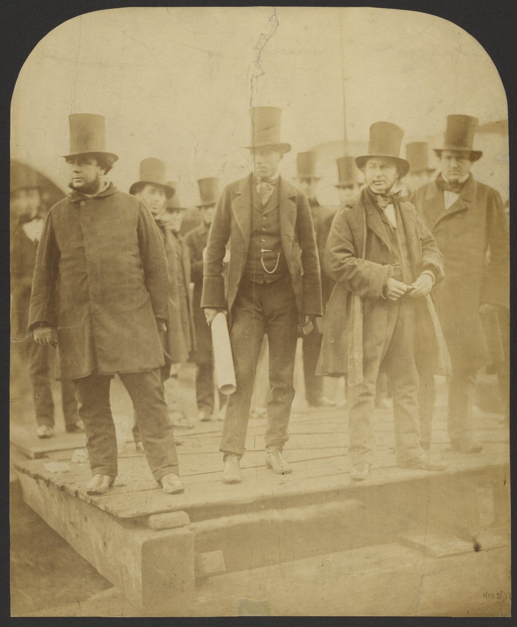 [Gruppeportrett: J. Scott Russell, Henry Wakefield, Isambard Kingdom Brunel, Lord Derby] av Robert Howlett