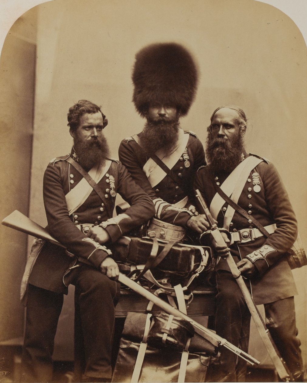 Nunn, Potter og Deal, Coldstream Guards av Robert Howlett