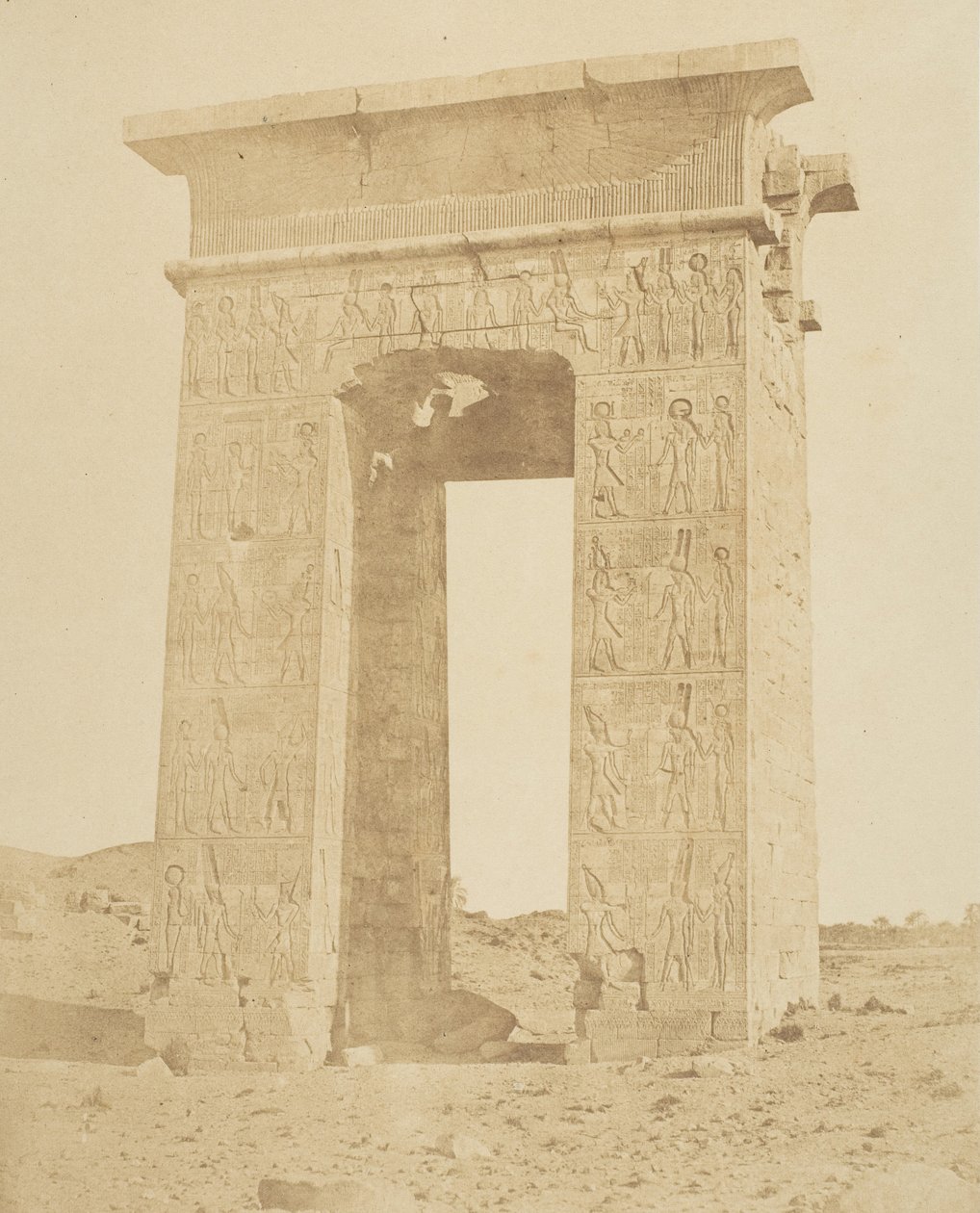 Porten til Ptolemaios Philomeder, B.C. 180, Karnac, ca. 1856. av Robert Murray.