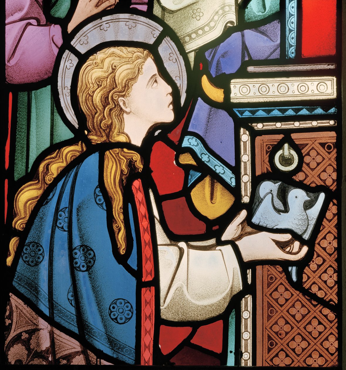 Maria tilbyr duer ved templet, detalj fra østvinduet, 1864 (farget glass) av Robert Turnill Bayne