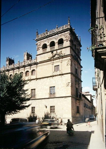 Utsikt over tårnet til Palacio de Monterrey, startet i 1540 av Juan and Rodrigo Gil de Hontanon
