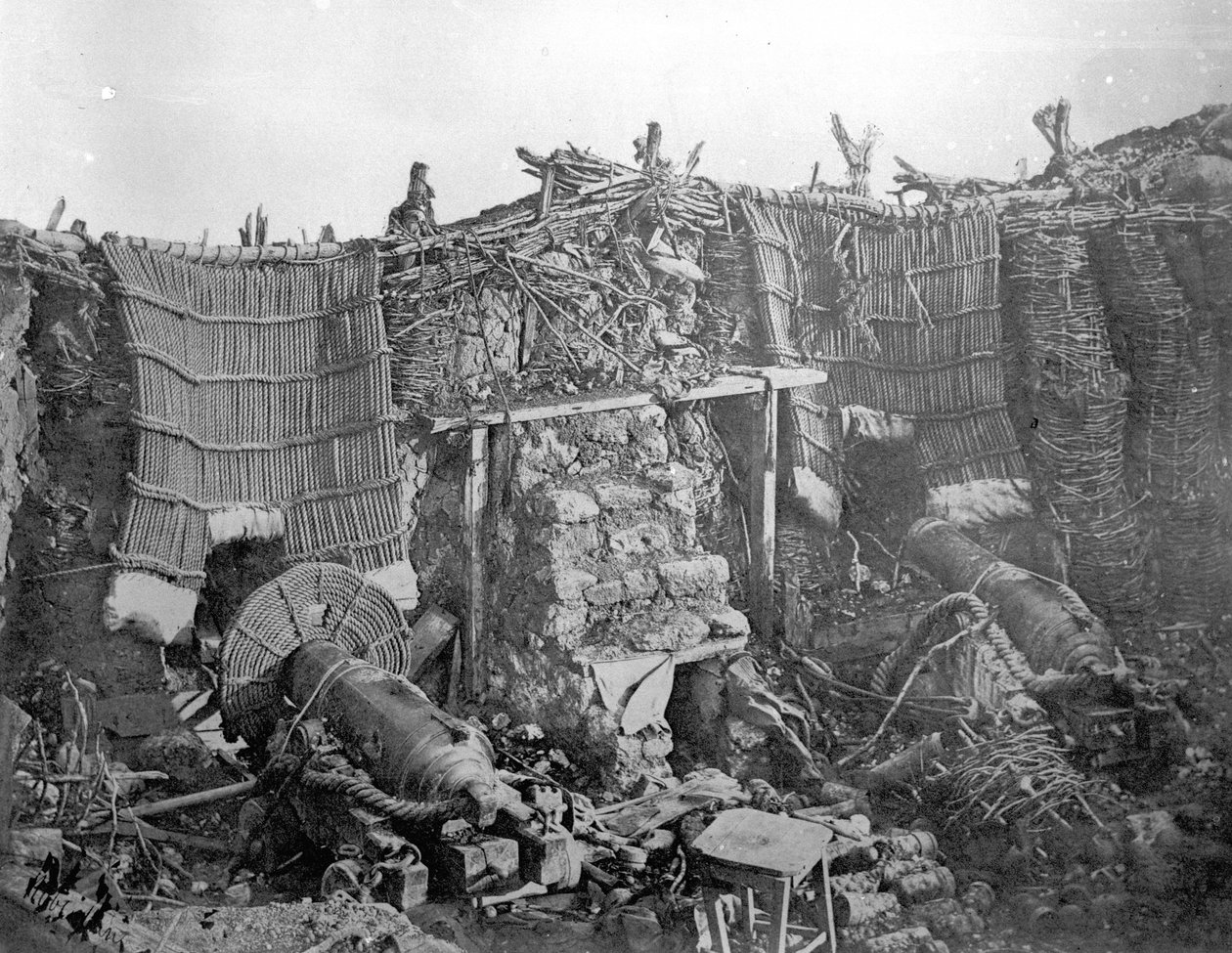 Et batteri med to våpen under Krim-krigen, ca. 1855 av Roger Fenton