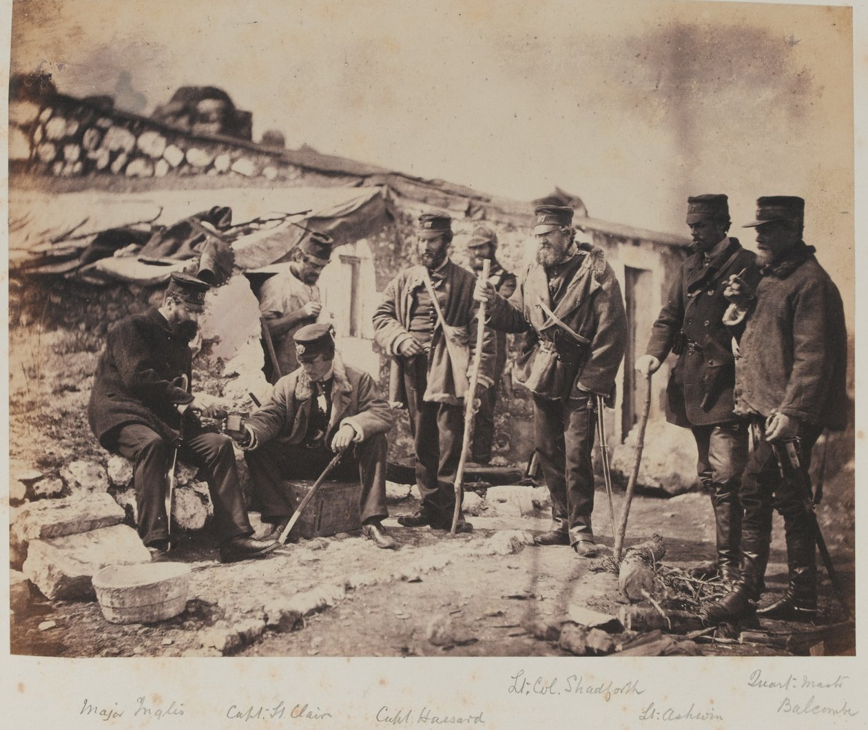 Oberstløytnant Thomas Shadforth og offiserer fra 57th (West Middlesex) Regiment of Foot, fra et album med 52 fotografier assosiert med Krim-krigen, 1855 av Roger Fenton