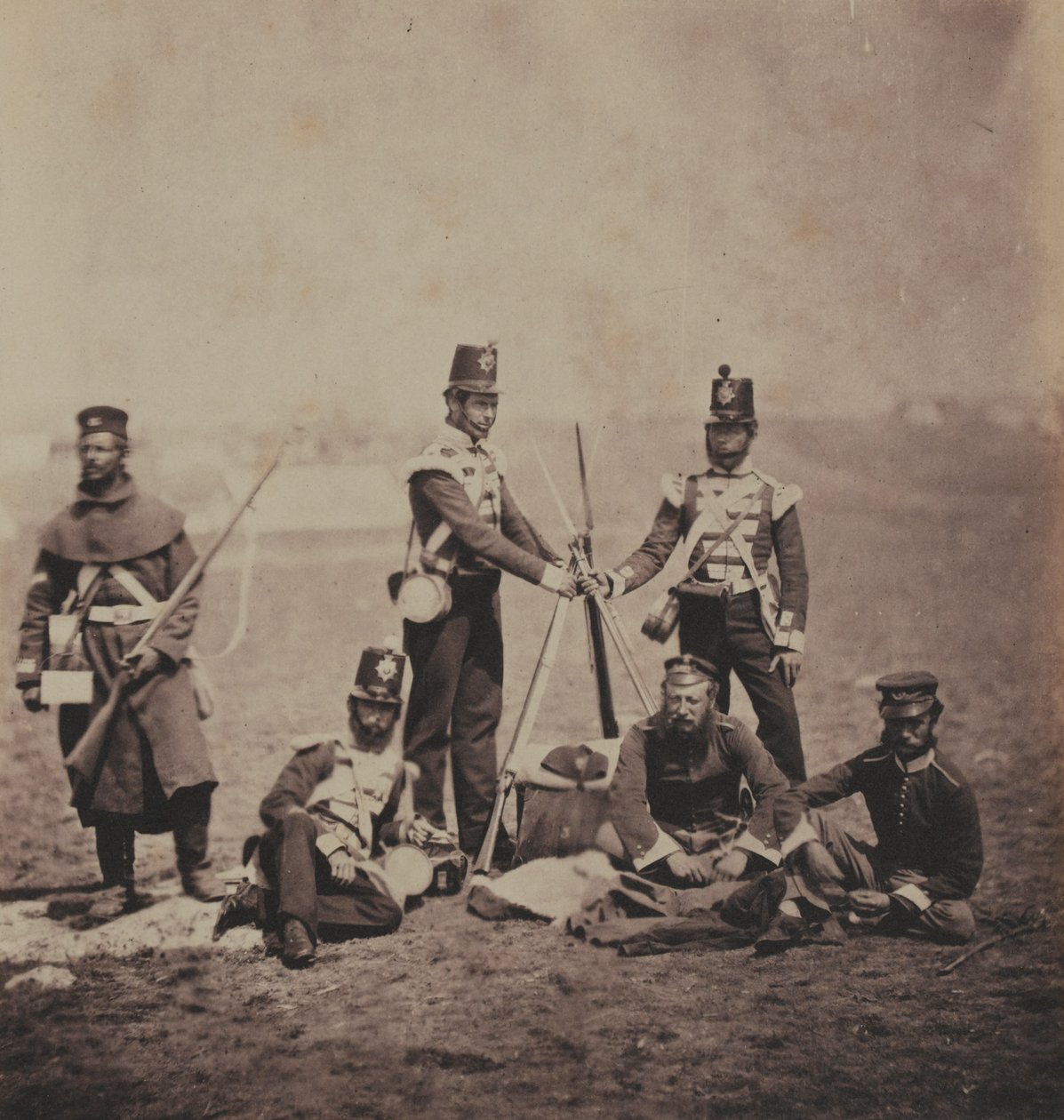 Offiserer og menn fra 3rd (East Kent) Regiment of Foot (The Buffs) fra et album med 52 fotografier assosiert med Krim-krigen, 1855 av Roger Fenton