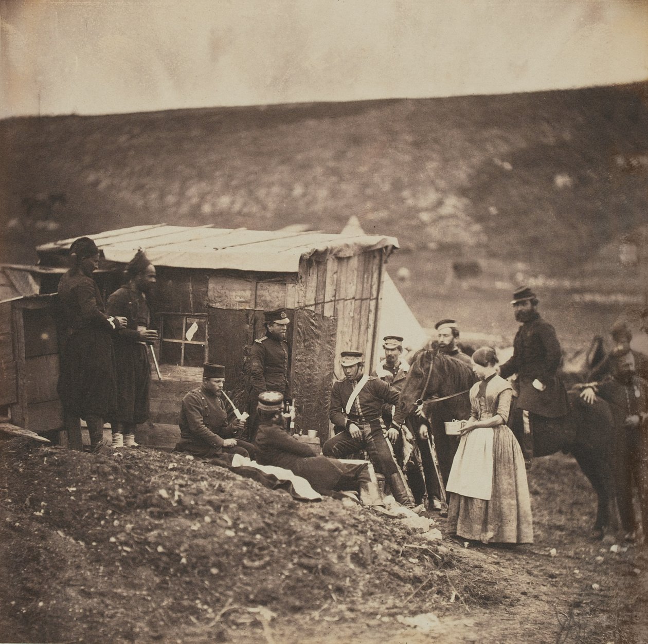 Parti av franske og engelske tropper i leiren til de 4. dragonvaktene, fra et album med 52 fotografier assosiert med Krim-krigen, 1855 av Roger Fenton