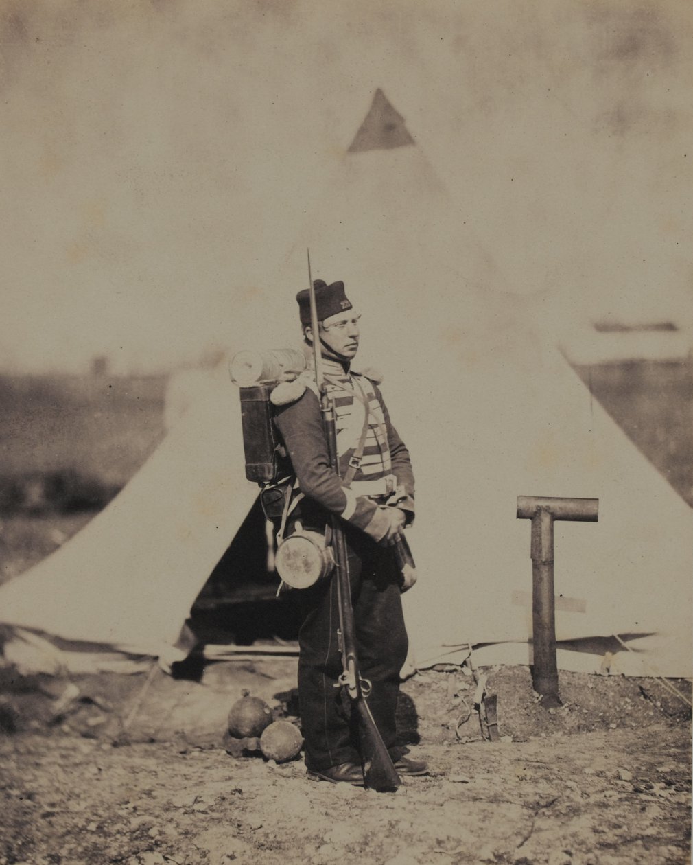Menig fra 28th (North Gloucestershire) Regiment of Foot in Full Marching Order, fra et album med 52 fotografier assosiert med Krim-krigen av Roger Fenton