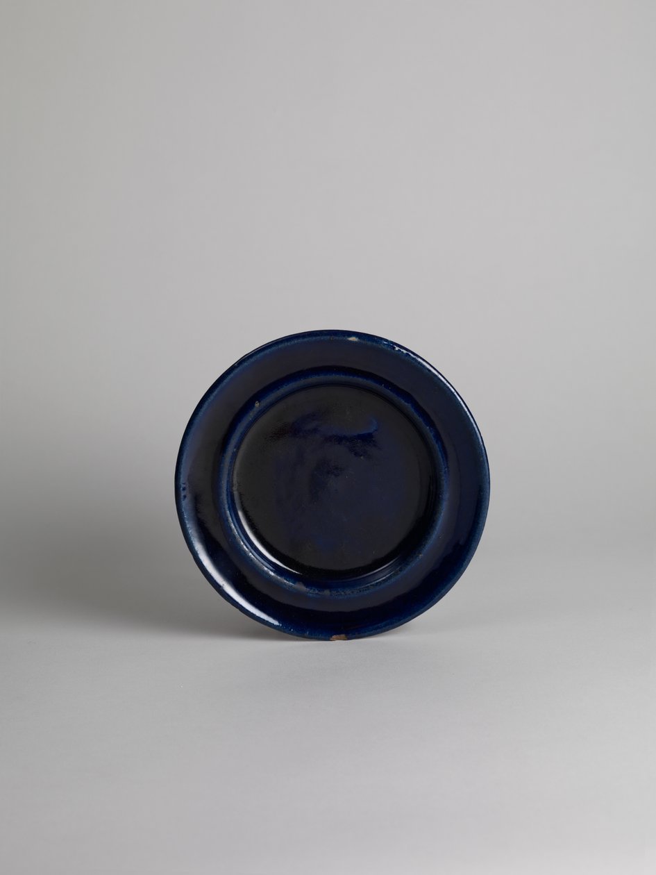 Blåglasert side- eller fruktfat, 1914-18 av Roger Eliot Fry