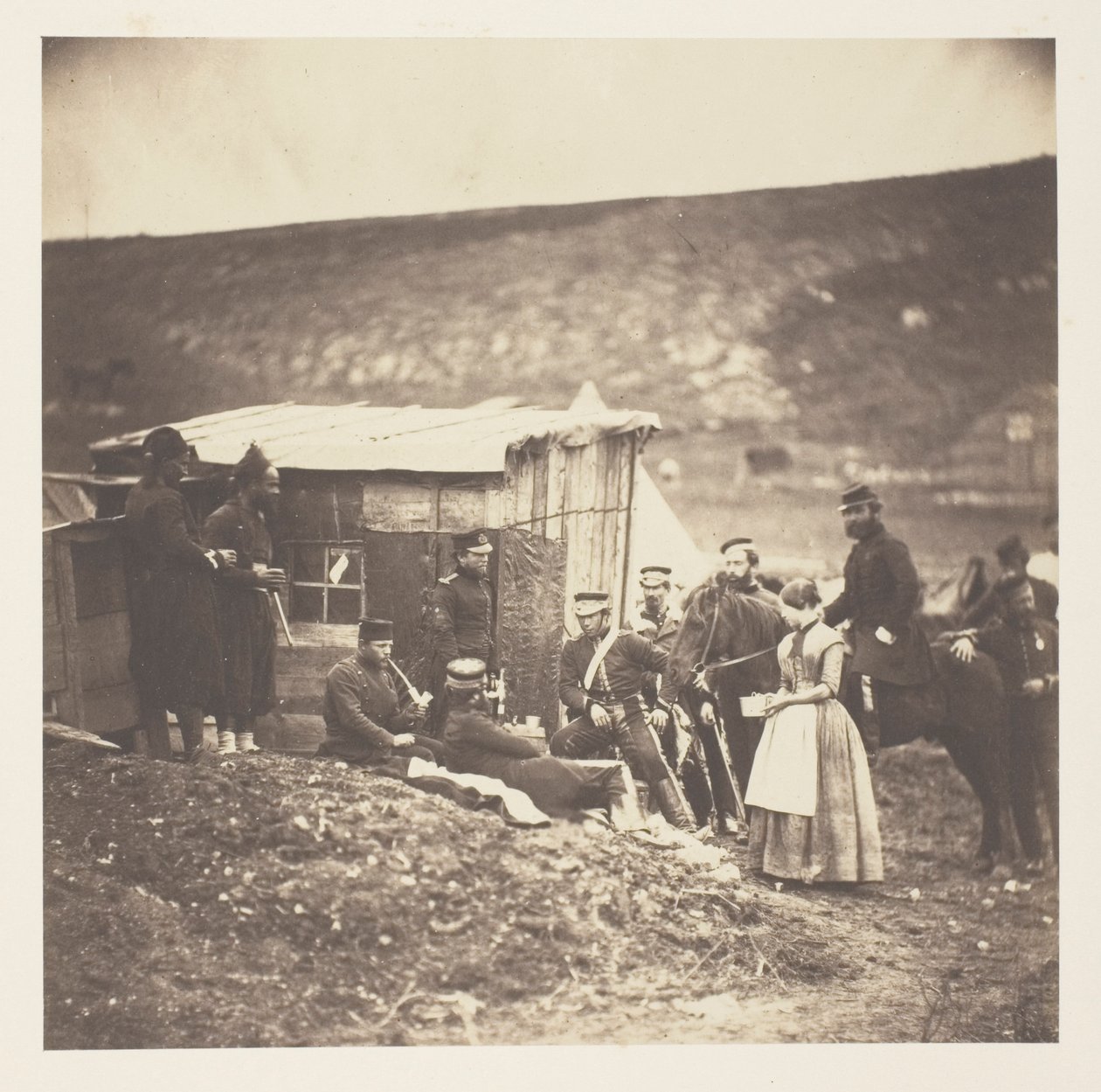 Leir for 4th Dragoon Guards, selskapelig fest, franskmenn og engelskmenn av Roger Fenton