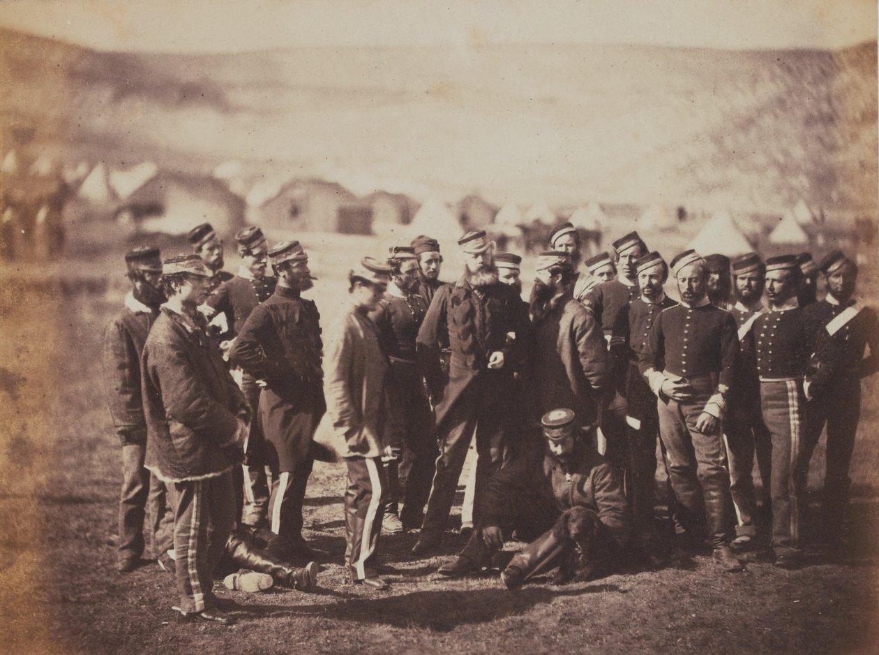 Oberst Doherty, offiserer og menn fra 13th Regiment of Light Dragoons, fra et album med 52 fotografier assosiert med Krim-krigen, 1855 av Roger Fenton