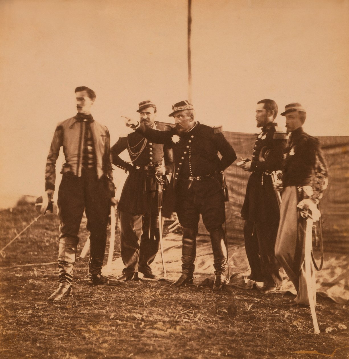 Den franske generalen Pierre Bosquet ga ordre til sin stab, Krim-krigen, Krim, Ukraina av Roger Fenton