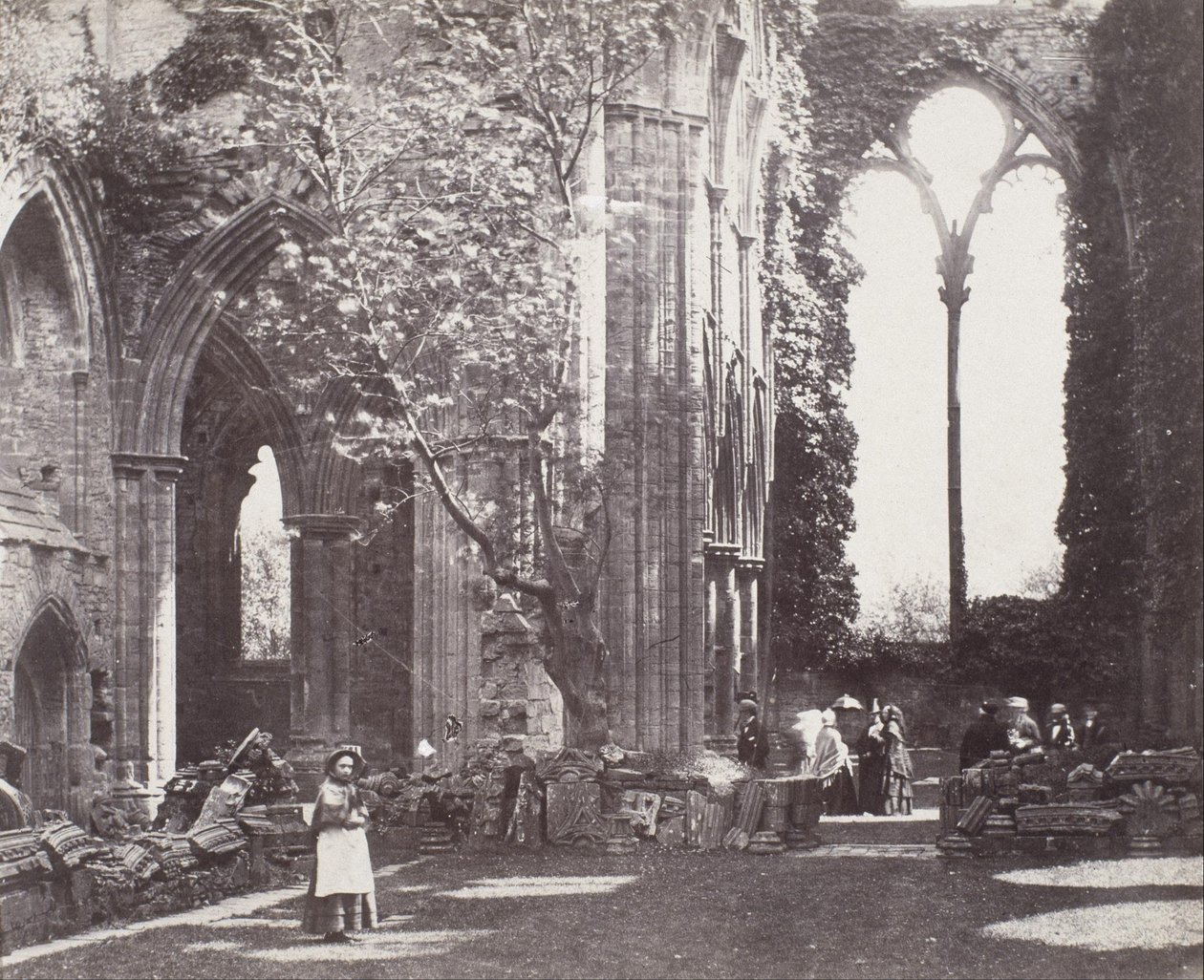 Interiør: Tintern Abbey av Roger Fenton