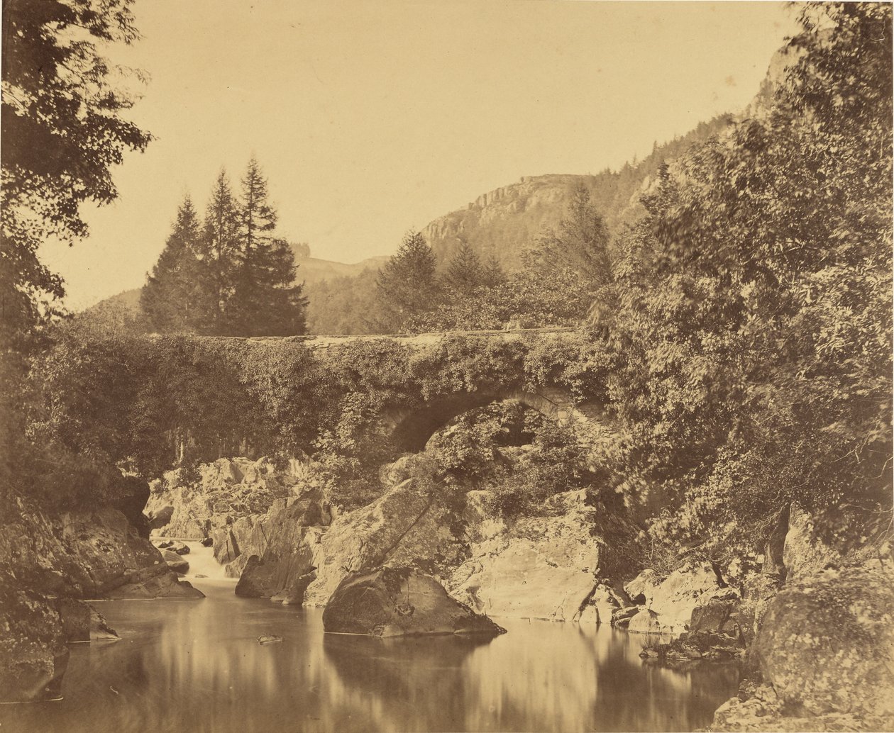 Kulpen nedenfor Pont y Pari, Bettws-y-Coed, Wales. av Roger Fenton
