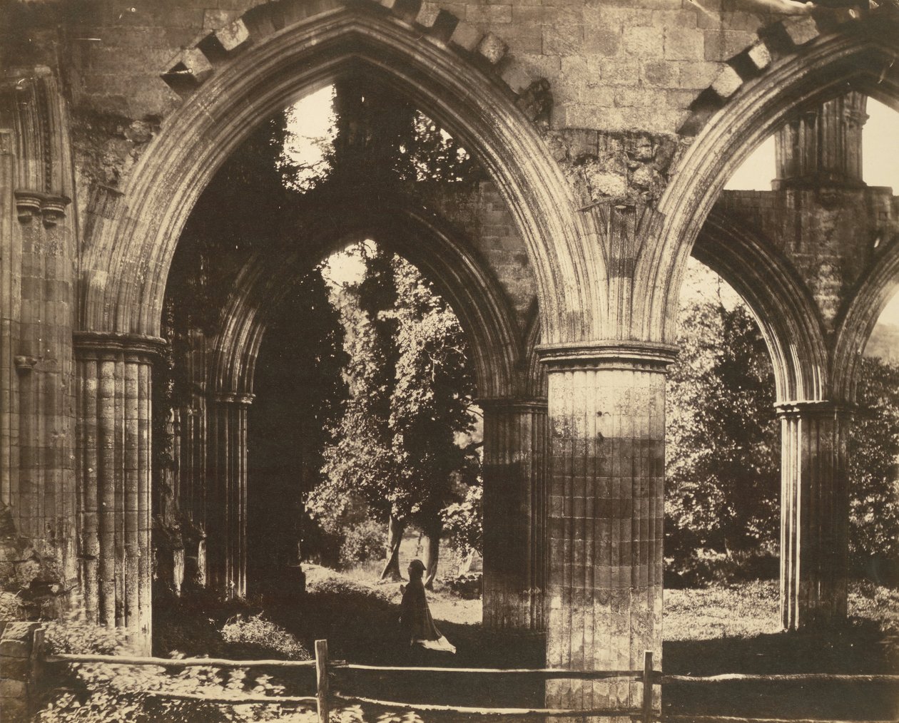 Rievaulx Abbey, Høyalteret, 1854. av Roger Fenton