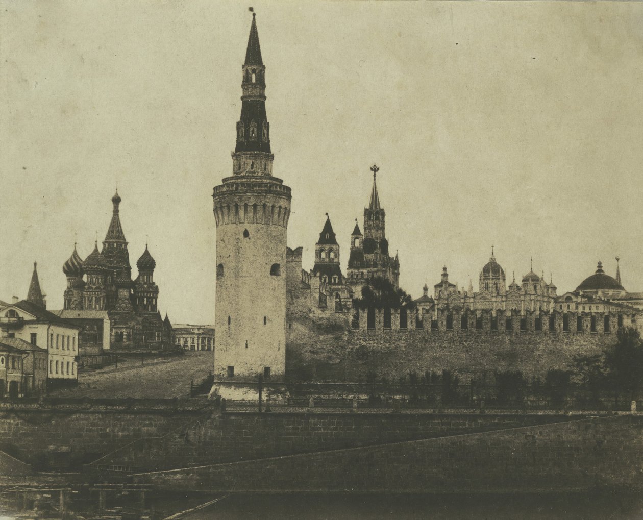 Sørfronten av Kreml fra den gamle broen, 1852. av Roger Fenton