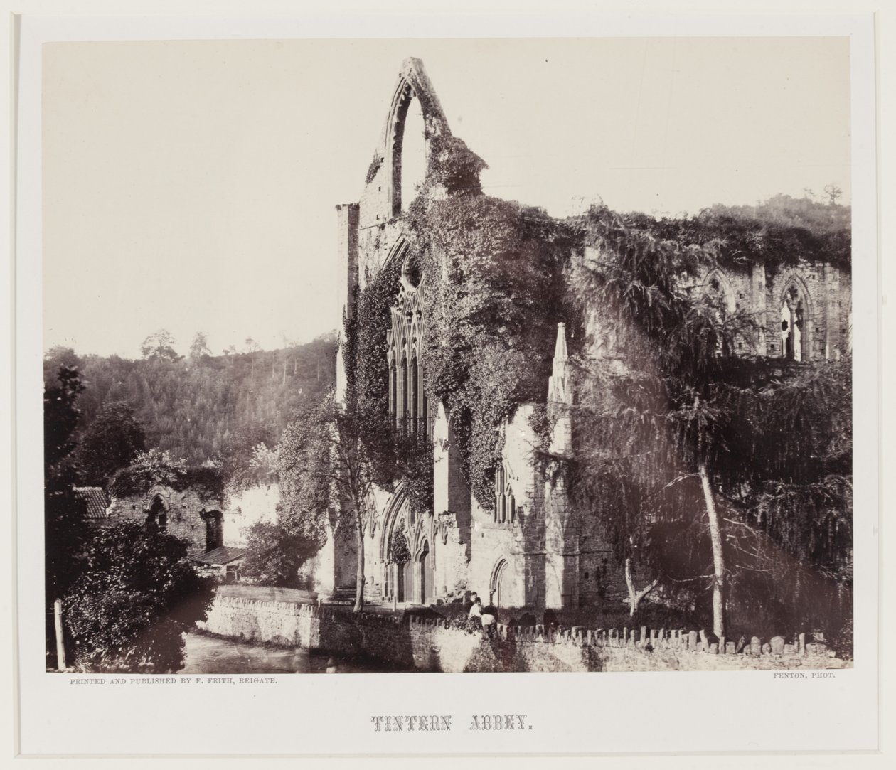 Tintern Abbey, ca. 1857 (albumtrykk) av Roger Fenton
