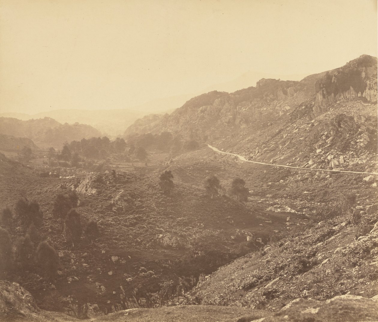 Utsikt i Dolwyddellan: ettermiddag. av Roger Fenton