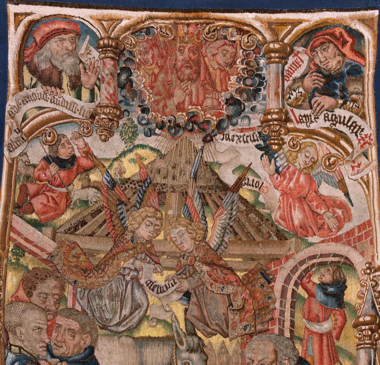 flamsk billedvev. Triptyk om Kristi fødsel (Tríptico del Nacimiento de Jesús). Modeller fra tegneserieskaper av sirkelen til Rogier van der Weyden. Produksjon Sør-Nederland. Ca 1492. Stoff Gull, sølv, silke og ull. av Rogier van der (circle of) Weyden
