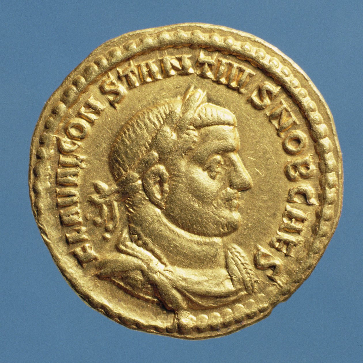Aureus (forside) av Constantius I (Chlorus) Caesar (294-305) Augustus (305-306) Inskripsjon: FLA VAL CONSTANTIVS NOB CAES (gull) av Roman