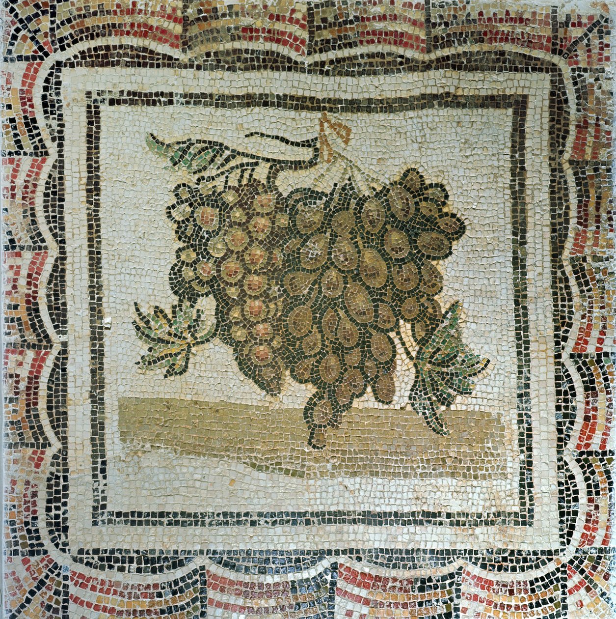 En haug med hvite druer, romersk mosaikk (mosaikk) av Roman