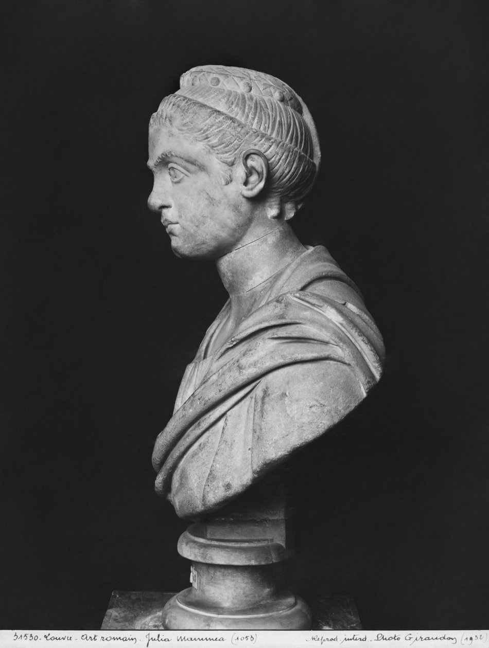 Byste av Julia Mamaea (180-235 e.Kr.) mor til keiser Severus Alexander (205-235 e.Kr.) ca. 230 (marmor) av Roman