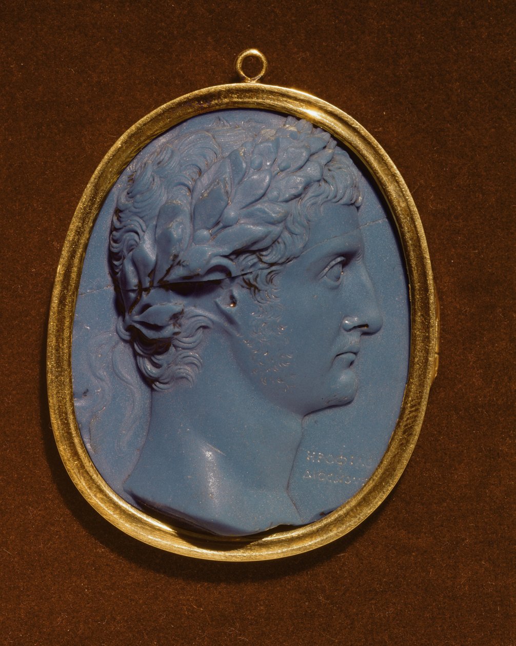 Cameo som bærer profilen til Tiberius (Claudius Nero) (42BC-37AD) (glass og gull) av Roman