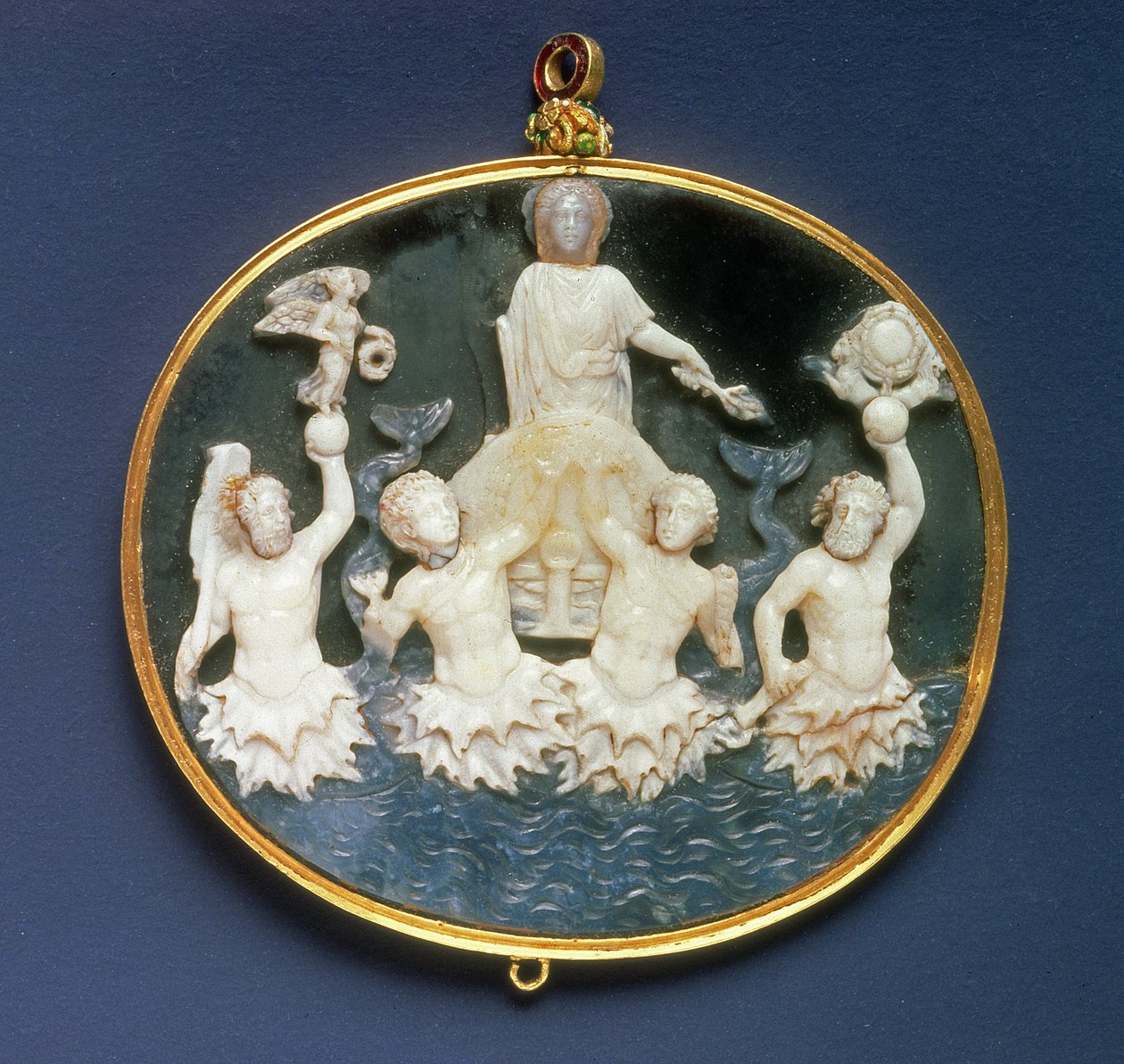 Kameo til minne om sjøseieren til Octavian (63 f.Kr.-14 e.Kr.) over Mark Antony (ca. 82-30 f.Kr.) i slaget ved Actium, 31 f.Kr. (sardonyx) av Roman