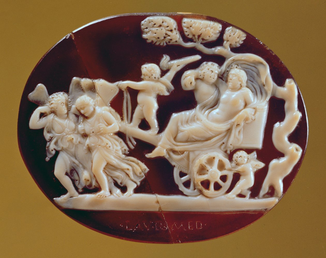 Cameo of Dionysus på en vogn trukket av Pysche (onyx og sardonyx) av Roman