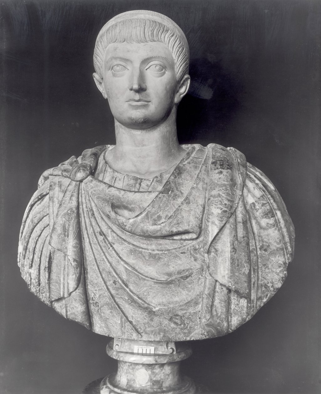 Konstantin I (ca. 274-337) ca. 350 e.Kr. (marmor) av Roman