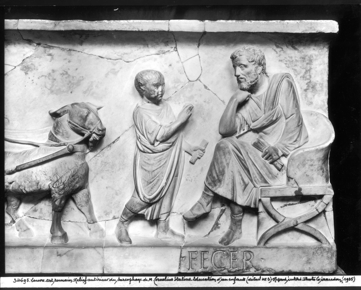 Detalj fra sarkofagen til Cornelius Statius som viser et barn som resiterer leksjonen sin ved føttene til læreren sin (marmor) av Roman