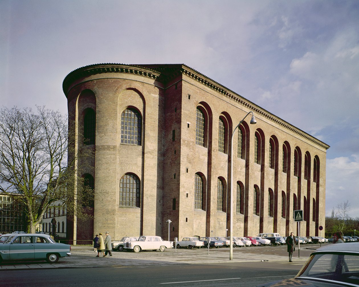 Utvendig utsikt over Aula Palatina, bygget ca. 310 av Roman