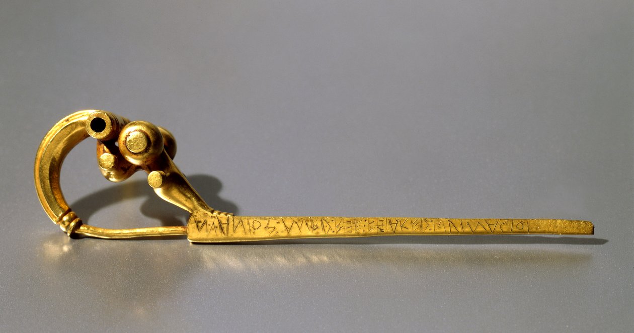 Fibula, fra Palestrina med inskripsjonen 