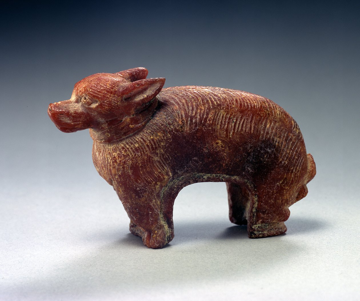 Figur av en hund (rav) av Roman