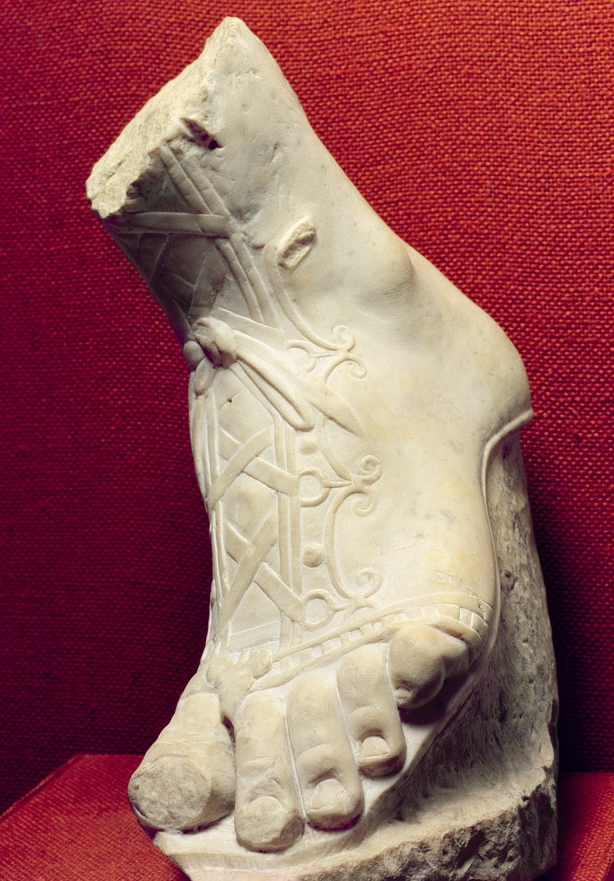 Fot fra en statue (marmor) av Roman