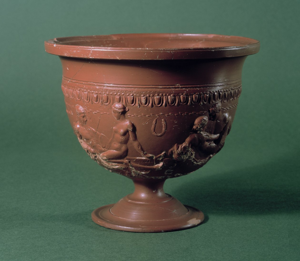 Krater som viser elskere, Arezzo, ca. 1. århundre f.Kr.-1. århundre e.Kr. (rød glasur keramikk) av Roman